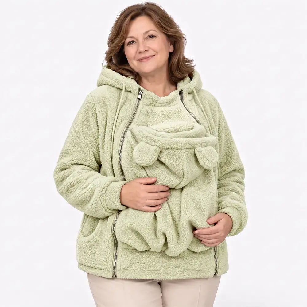 🧸❄️ Měkká fleecová bunda s medvídkem – vezměte si s sebou miminko nebo psa!